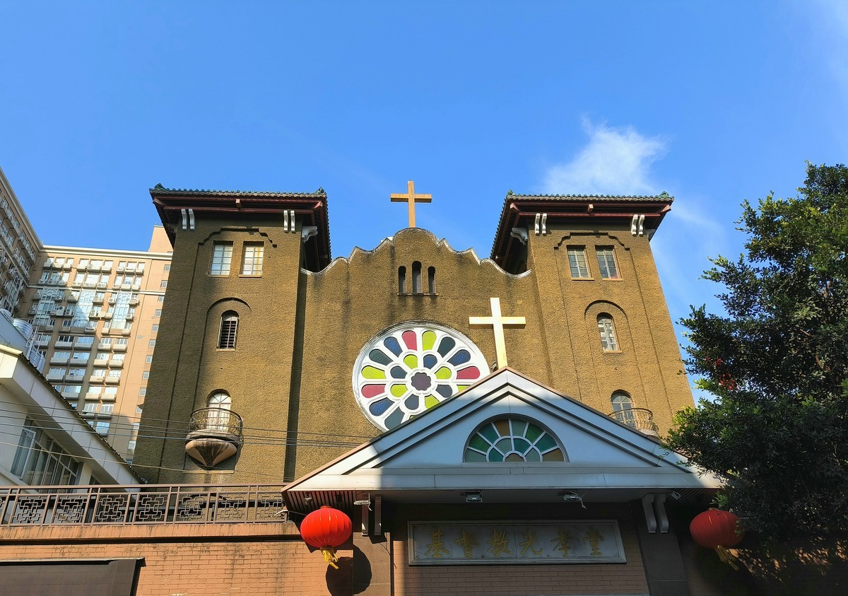 在市中心越秀区溜达。