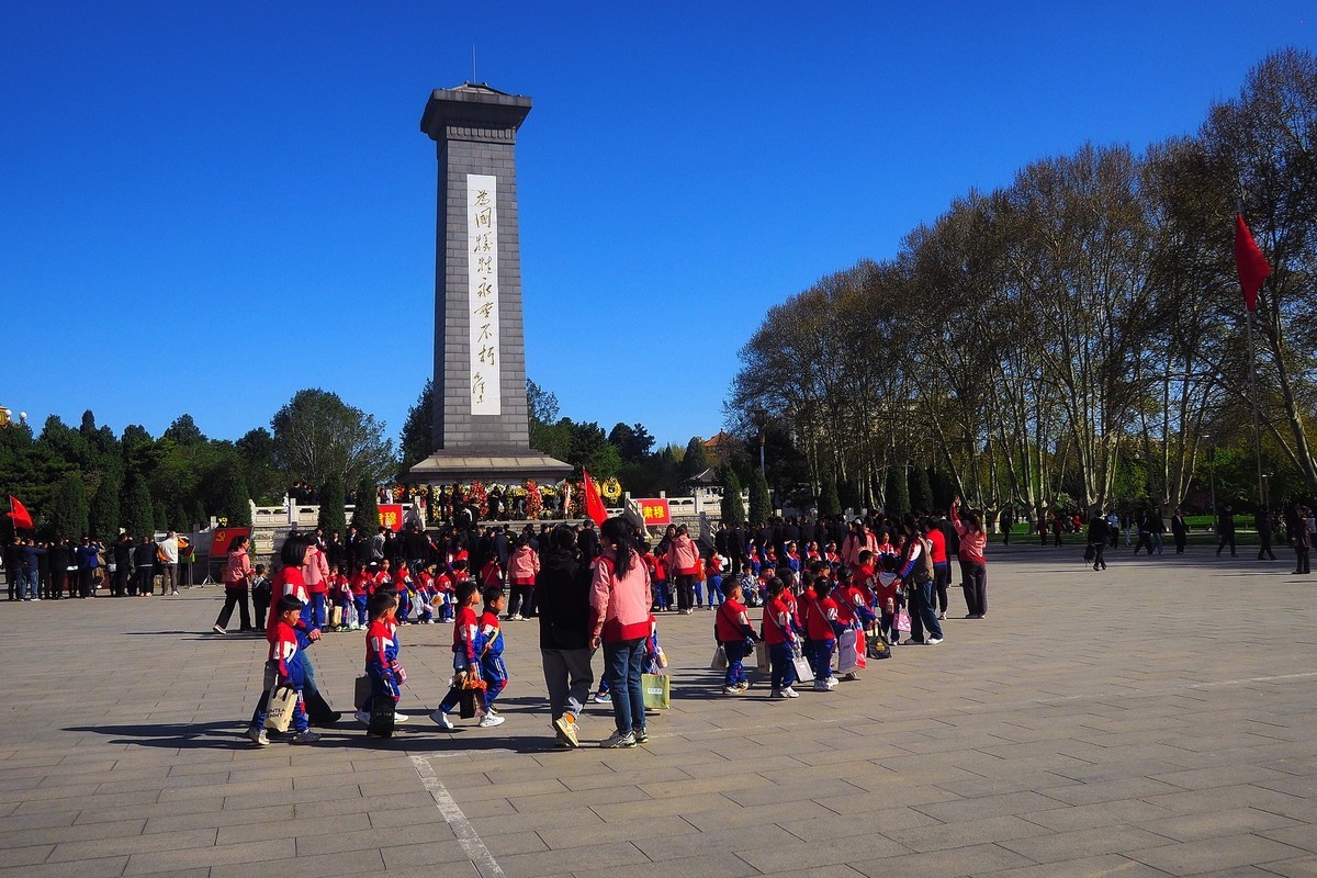 清明祭英烈 传承爱国情
