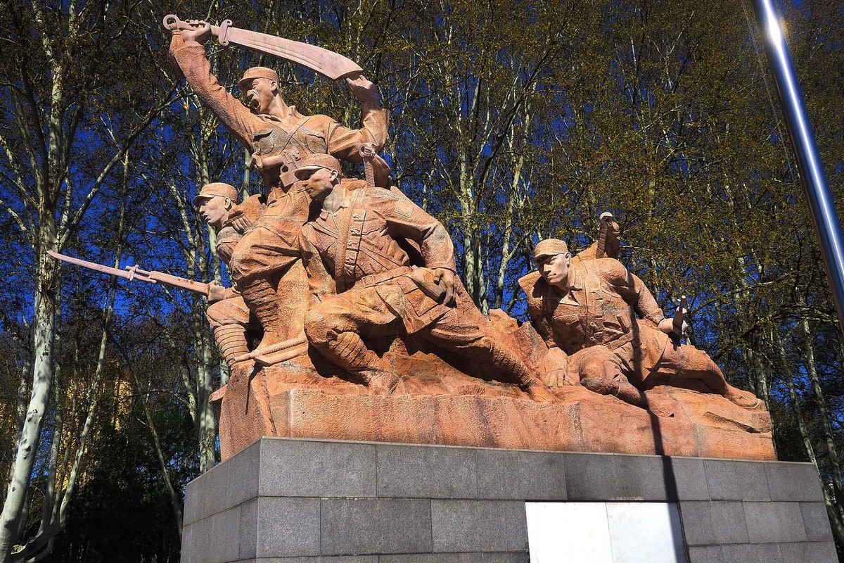 清明祭英烈 传承爱国情