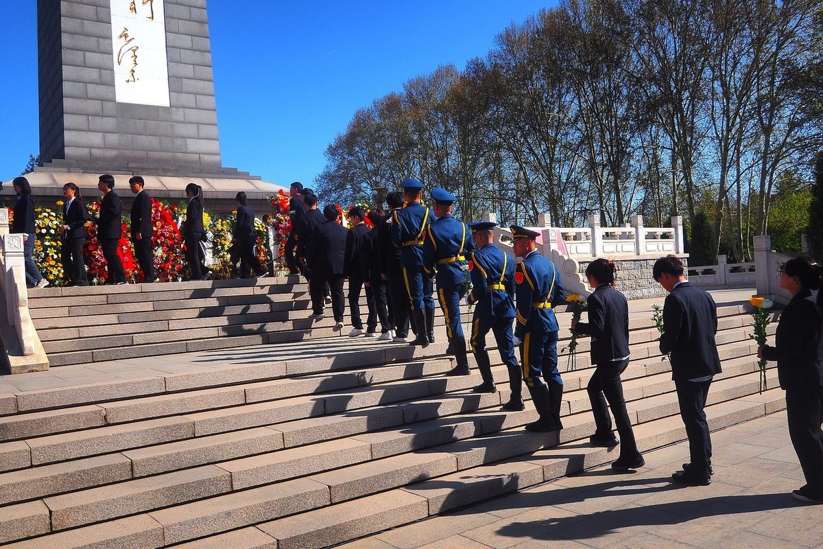 清明祭英烈 传承爱国情