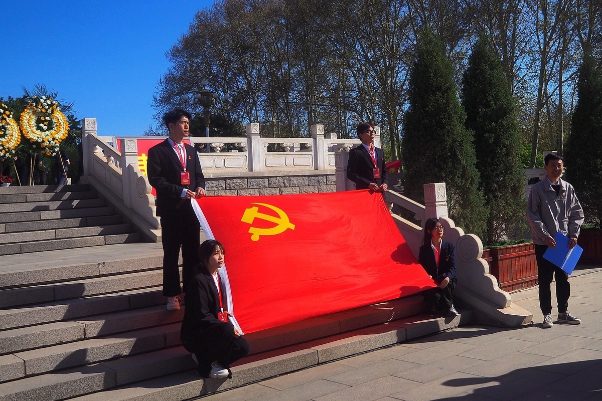 清明祭英烈 传承爱国情