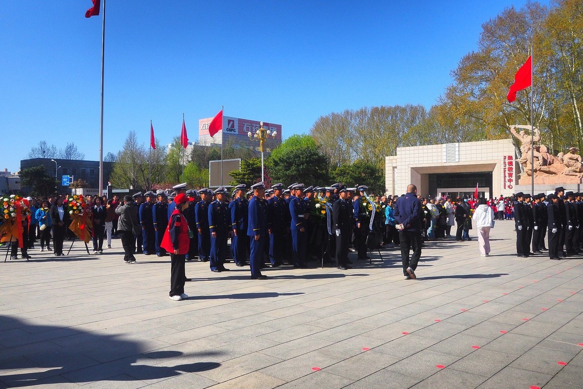 清明祭英烈 传承爱国情