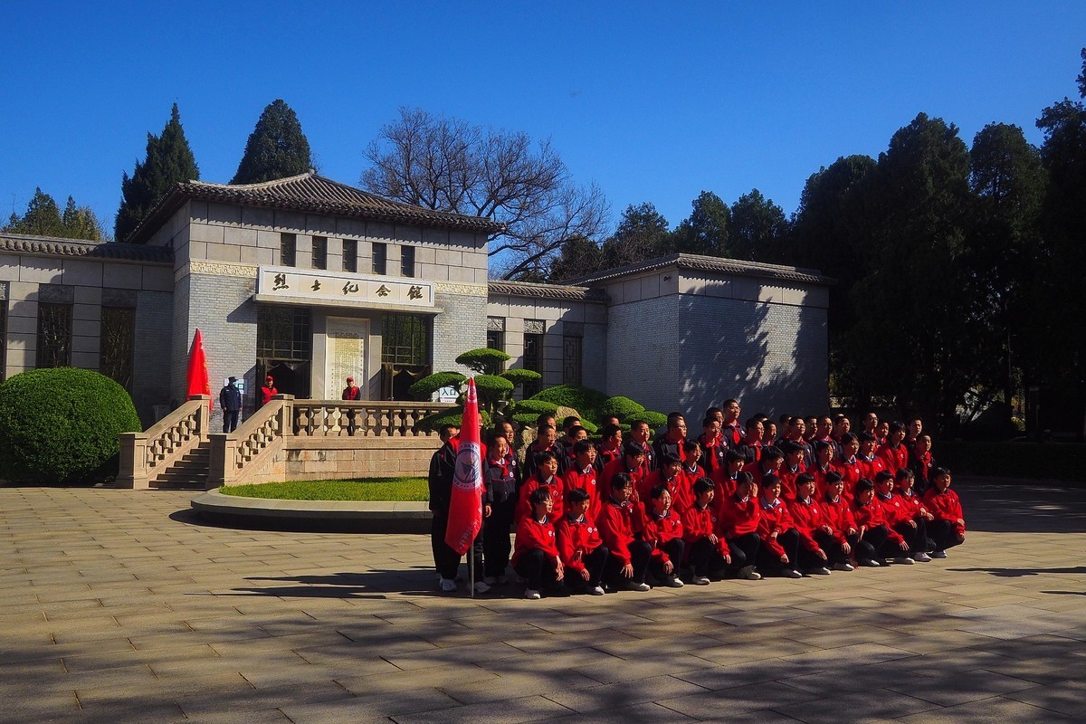 清明祭英烈 传承爱国情