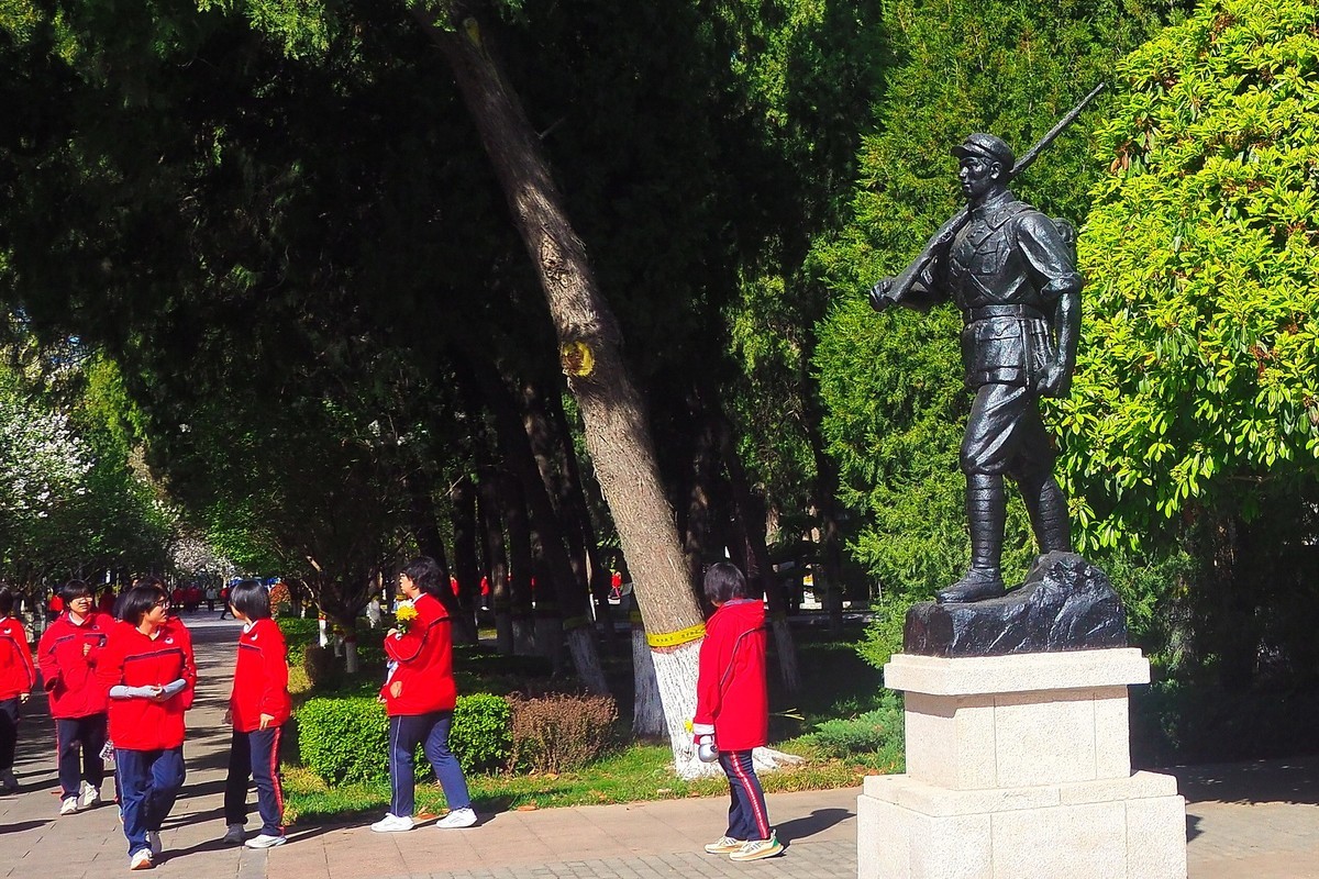 清明祭英烈 传承爱国情