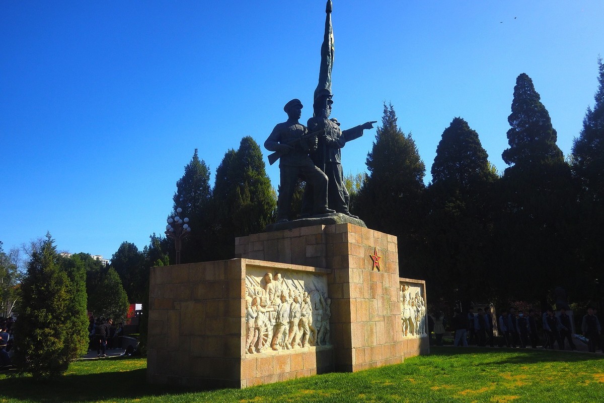 清明祭英烈 传承爱国情