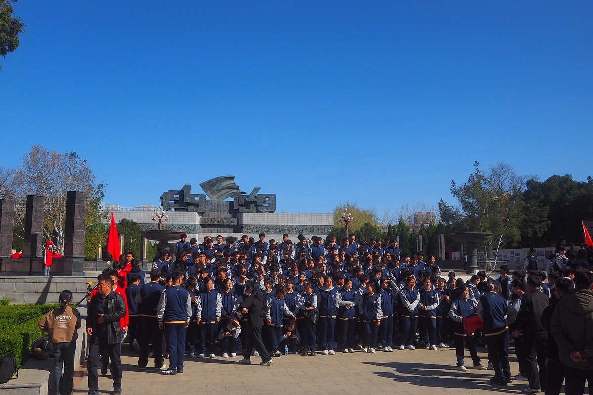 清明祭英烈 传承爱国情