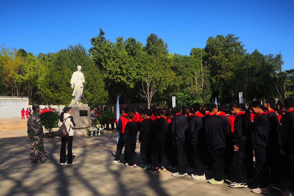 清明祭英烈 传承爱国情