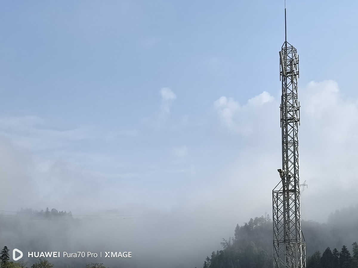 晨雾迷茫白云飘荡
