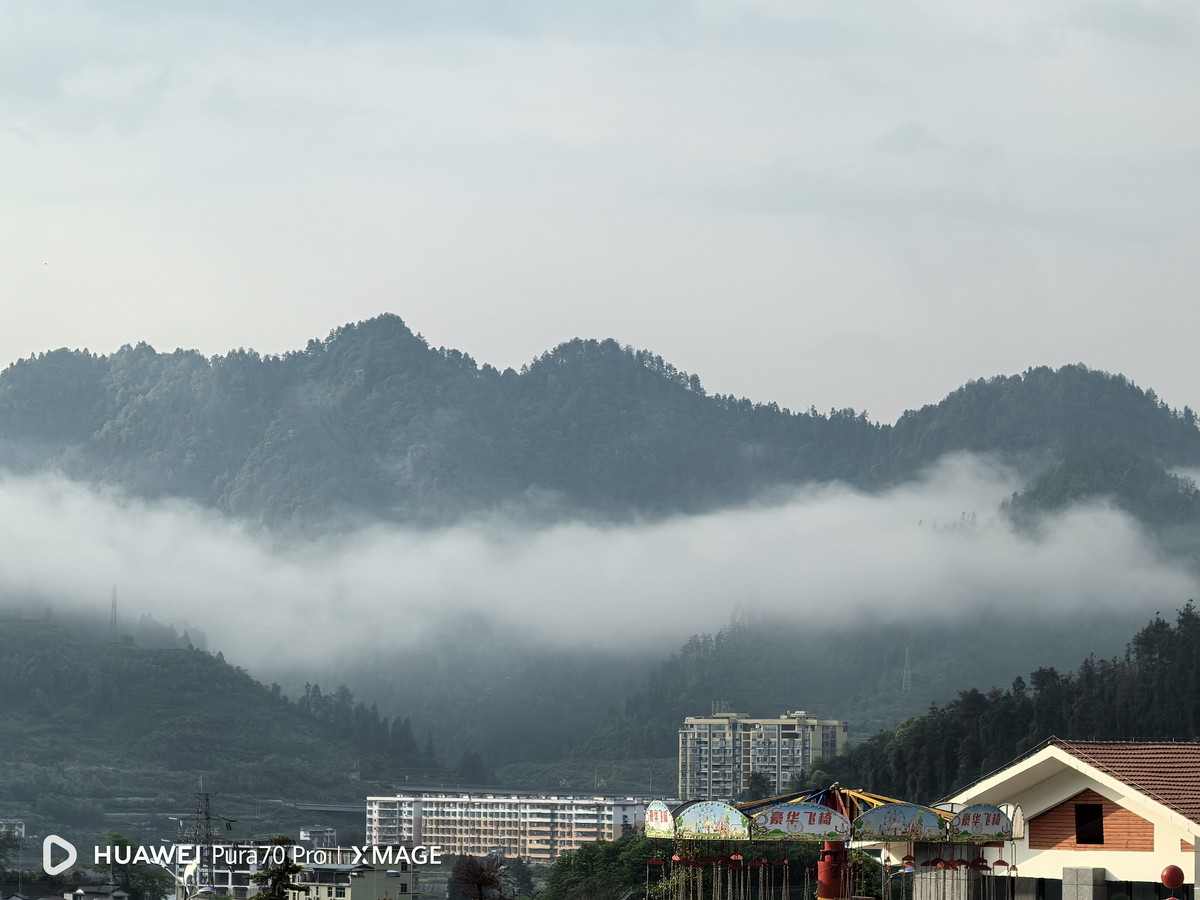 晨雾迷茫白云飘荡