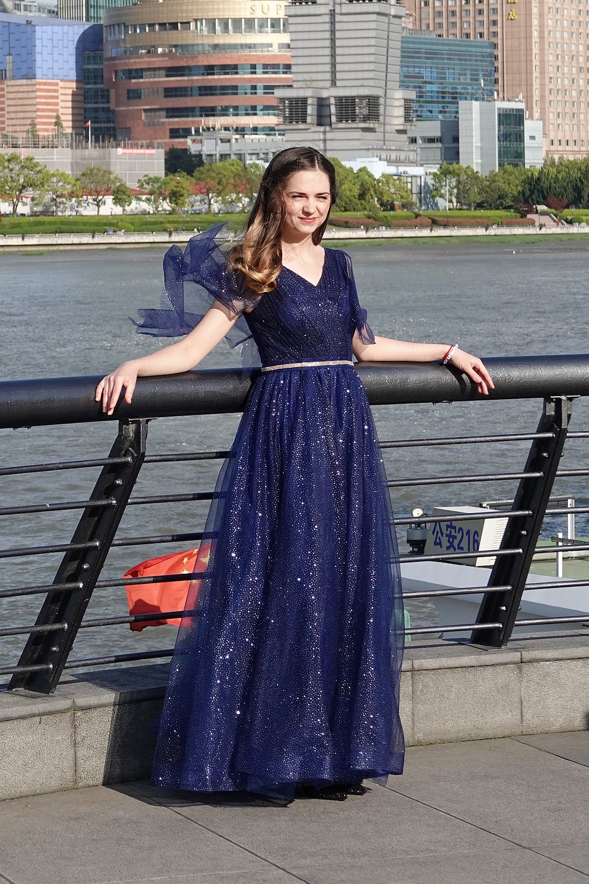 外滩拍美女老外