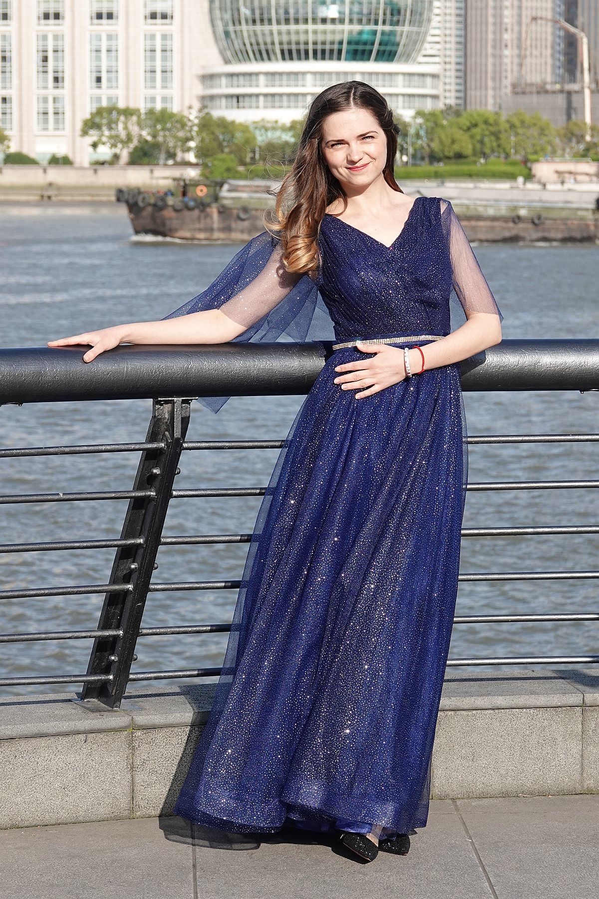 外滩拍美女老外