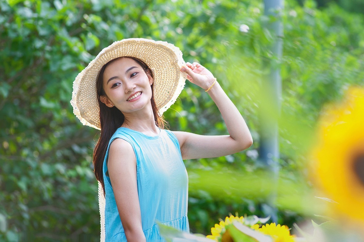 快乐留在葵花园中