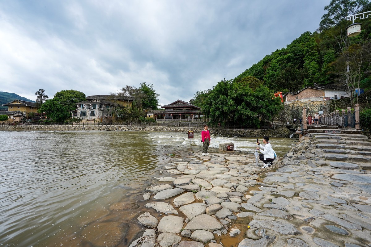 流径云水谣的长教溪