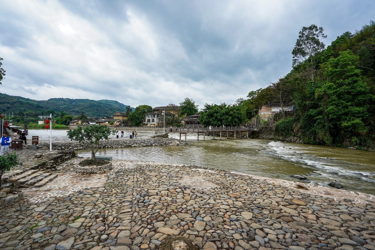 流径云水谣的长教溪