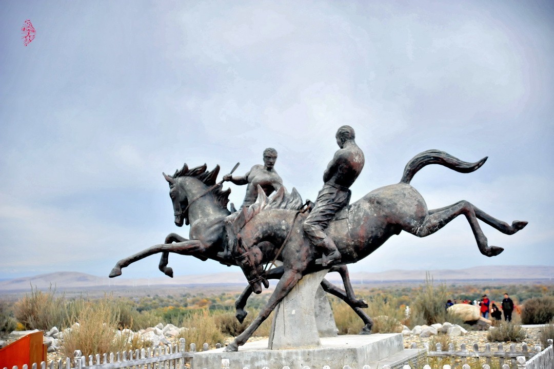 新疆最美雅丹地貌|五彩滩       周鸣天