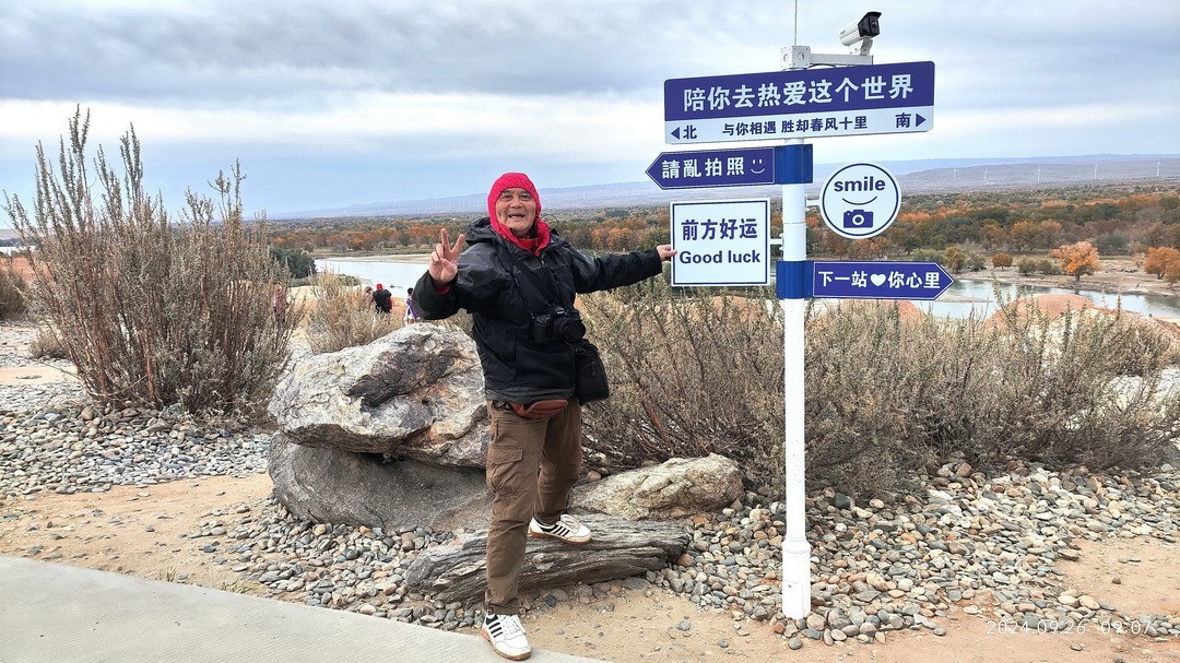 新疆最美雅丹地貌|五彩滩       周鸣天