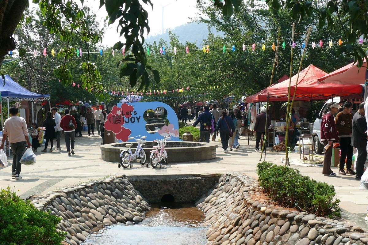 姊妹节逛迤沙拉村