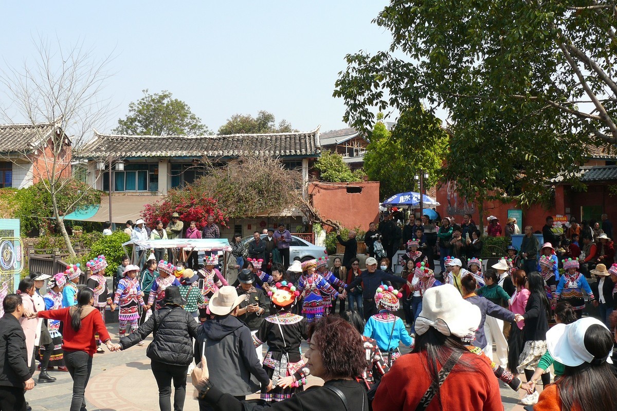 姊妹节逛迤沙拉村