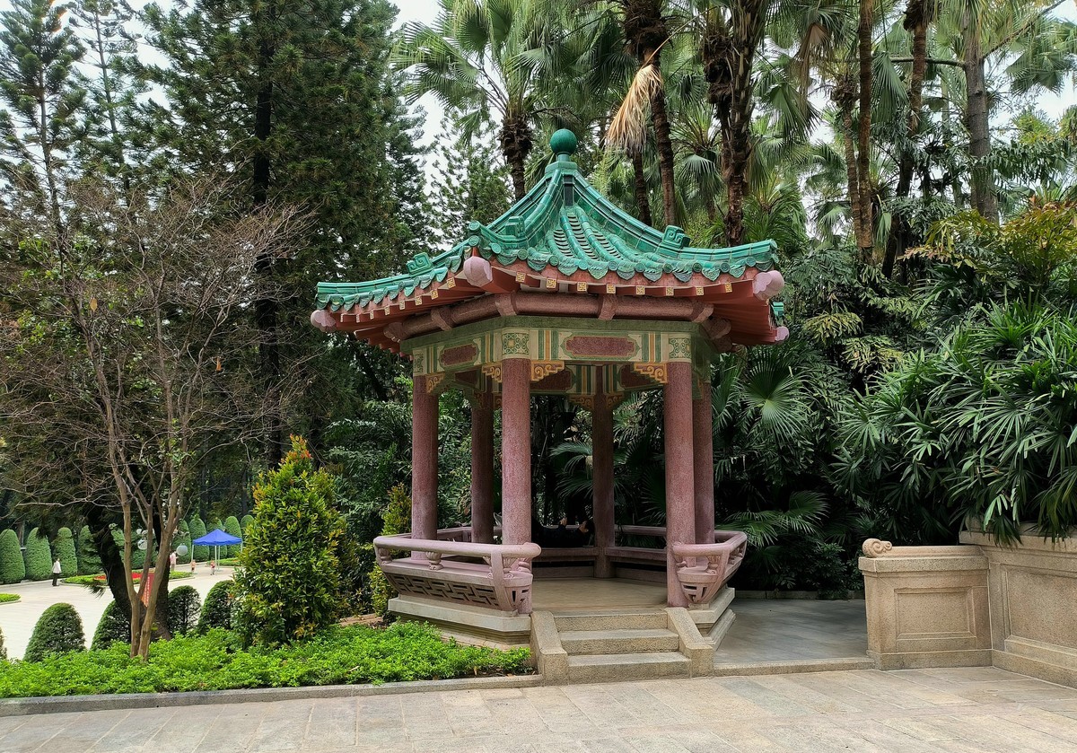 清明节--烈士陵园。