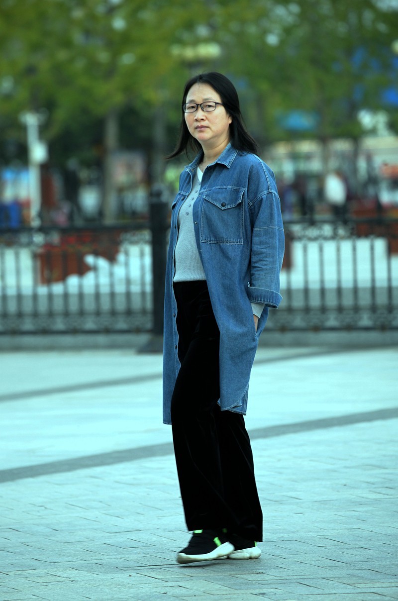 定点抓拍  好好走路  别看镜头  2