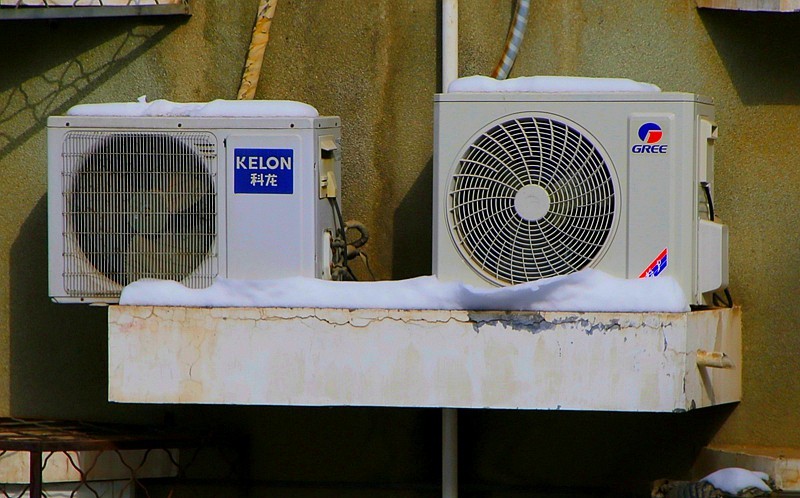 《不老松：纪实摄影》2024.2.22大雪后的第三天拍！对面楼遗雪景！