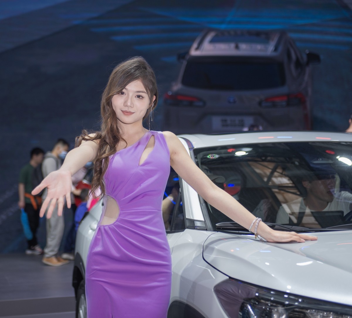 天津国际汽车交易会上的美女车模
