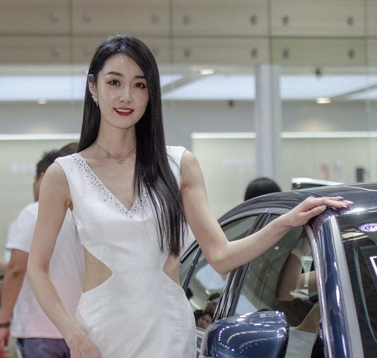 天津国际汽车交易会上的美女车模