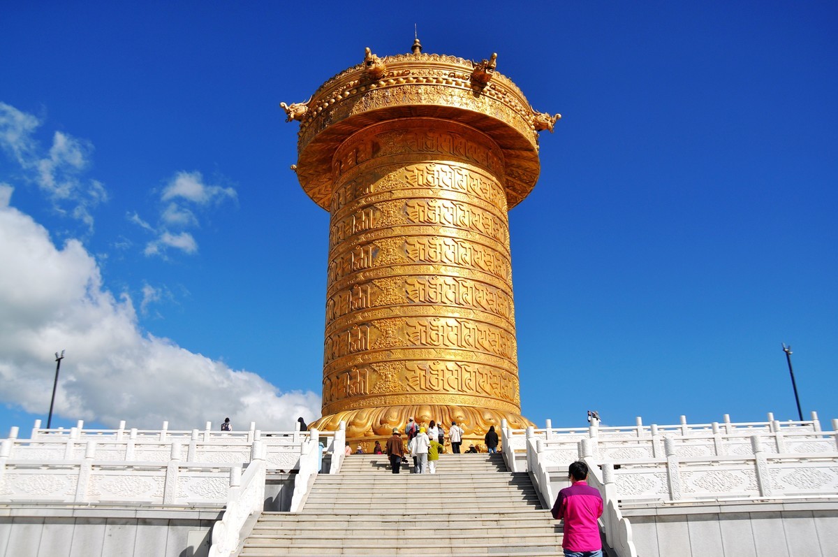 娘玛寺--世界上最大的转经筒