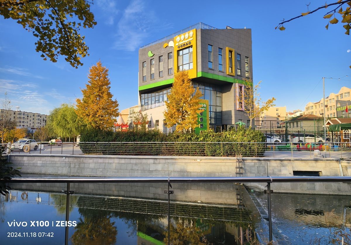 初冬晴朗的早晨