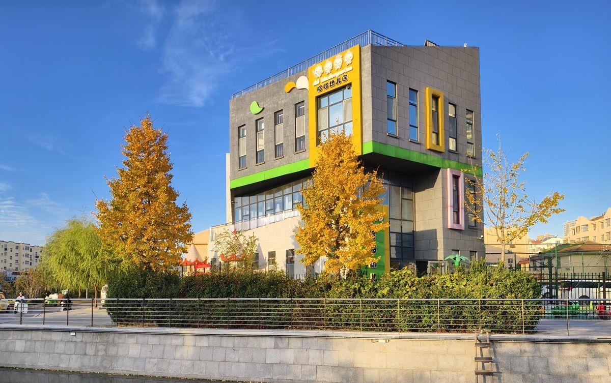 初冬晴朗的早晨