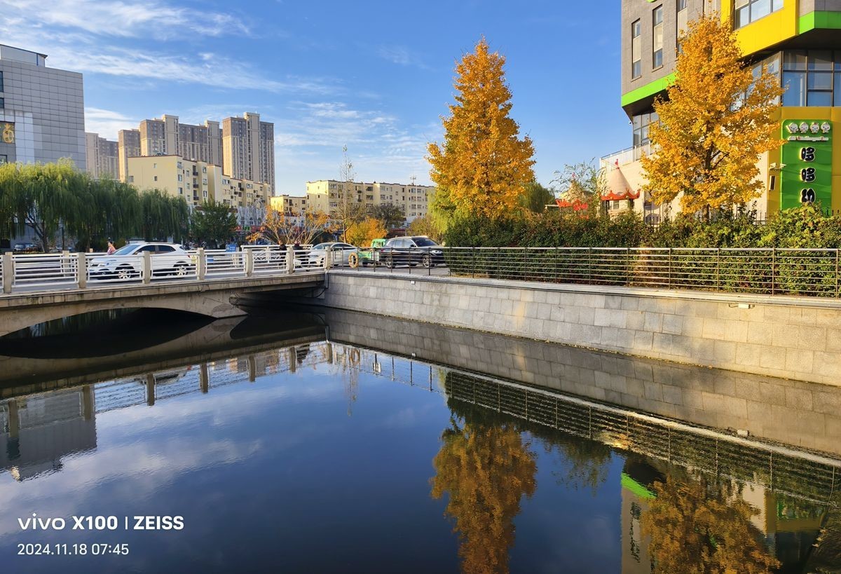 初冬晴朗的早晨