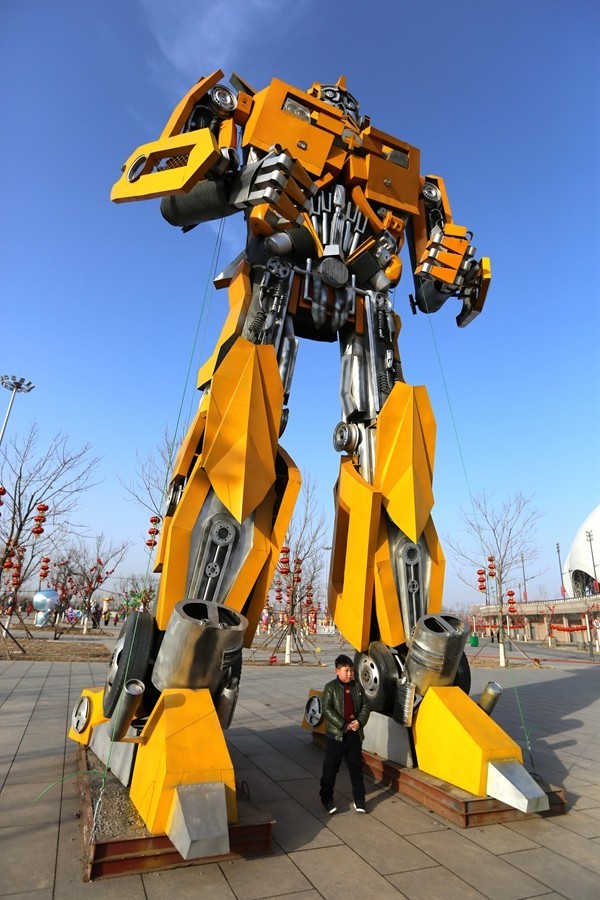 《不老松：纪实摄影》儿童们最喜欢的：变形金钢！ (2