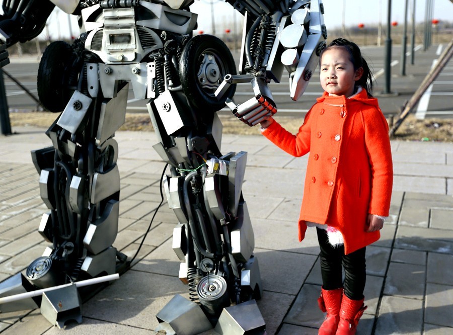 《不老松：纪实摄影》儿童们最喜欢的：变形金钢！ (2