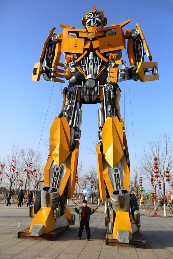 《不老松：纪实摄影》儿童们最喜欢的：变形金钢！ (2
