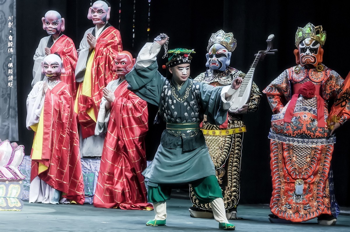 传统川剧《白蛇传 》之（佛殿谪贬）