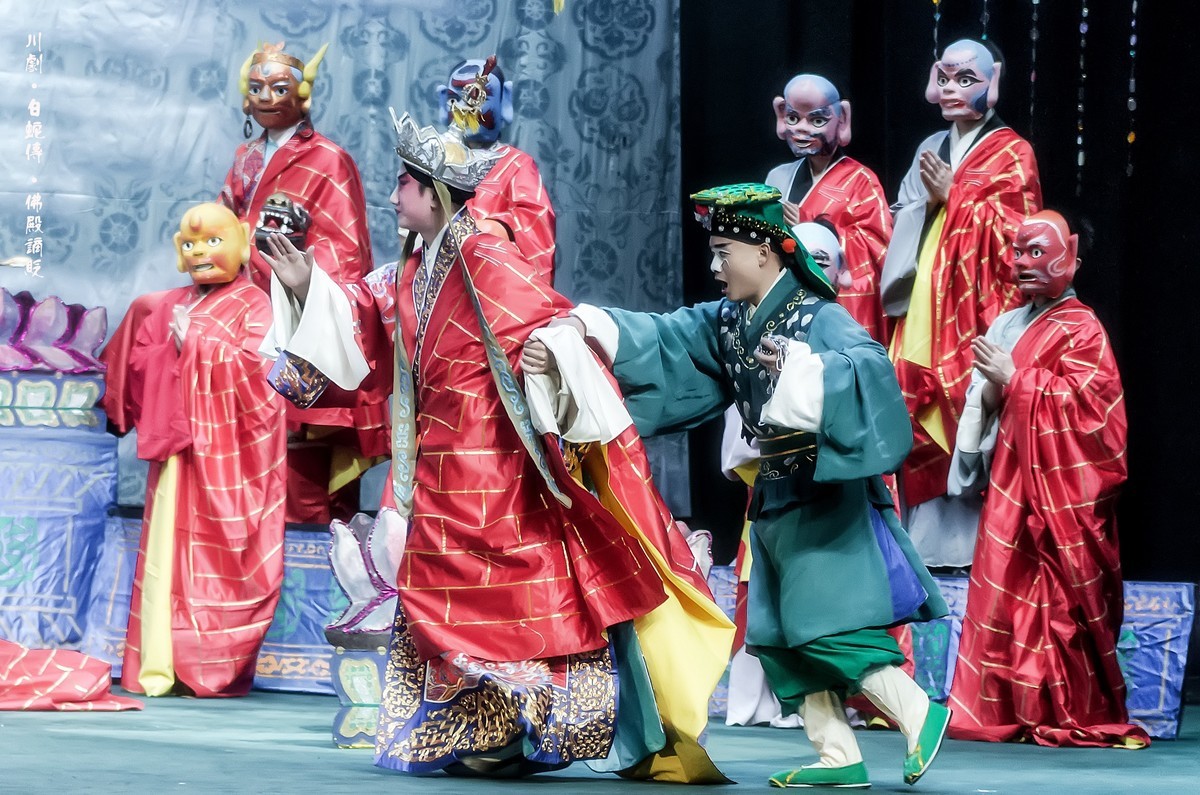 传统川剧《白蛇传 》之（佛殿谪贬）