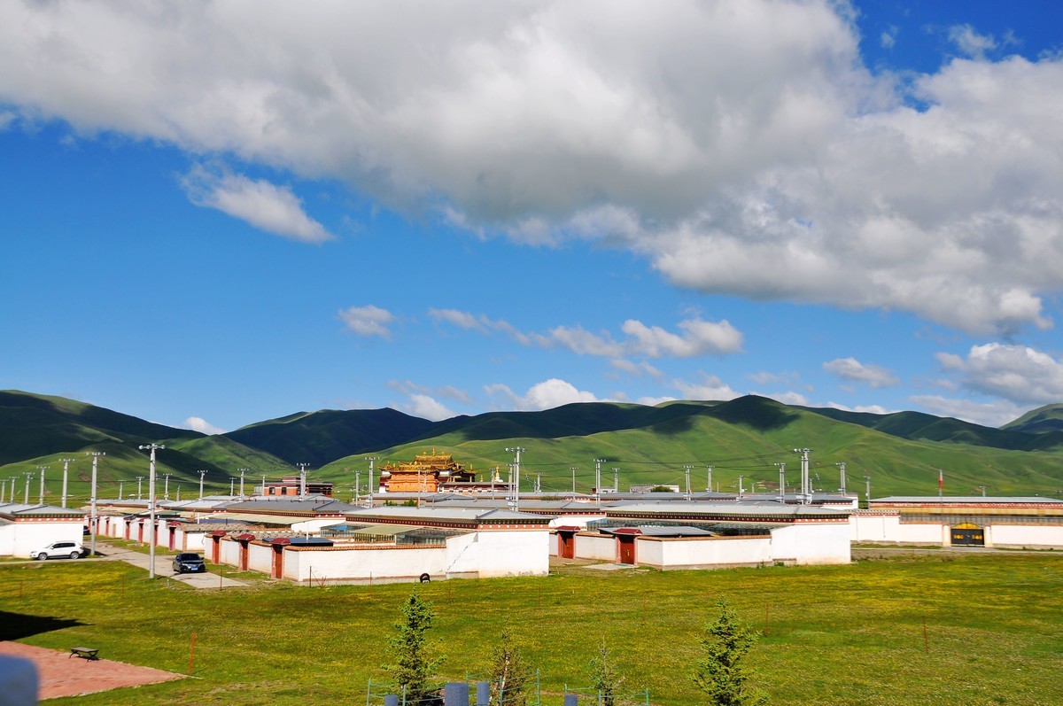 娘玛寺--世界上最大的转经筒