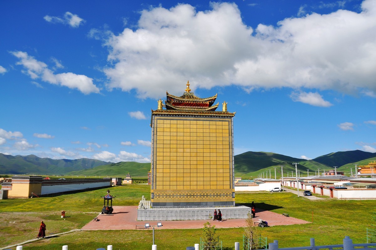 娘玛寺--世界上最大的转经筒