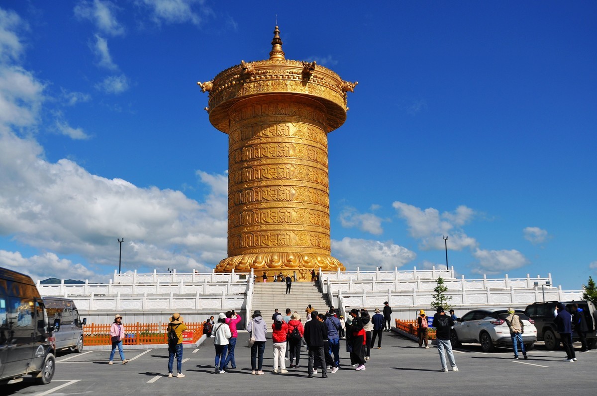 娘玛寺--世界上最大的转经筒