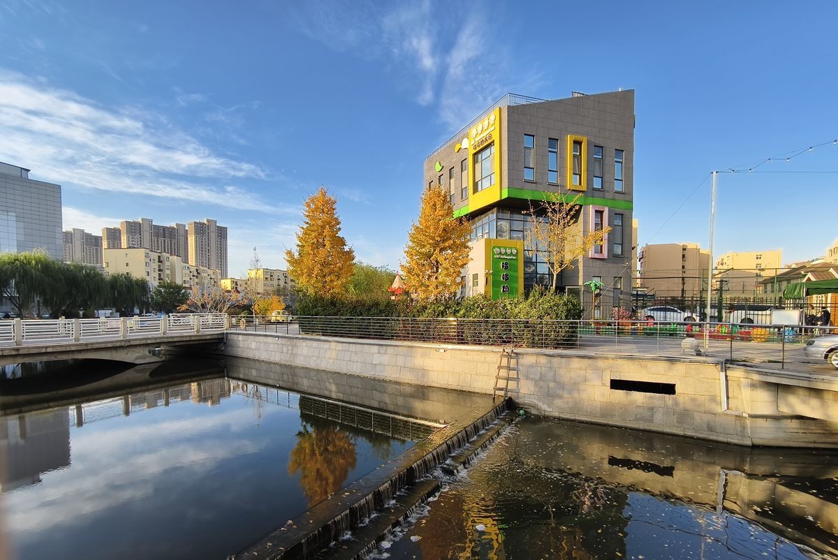 初冬晴朗的早晨