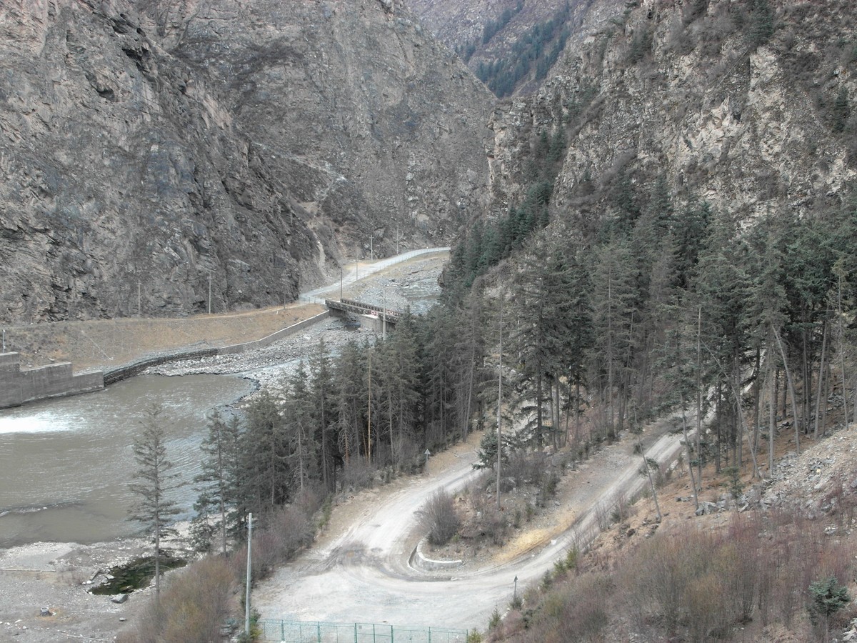 分风吹草地遍牛羊