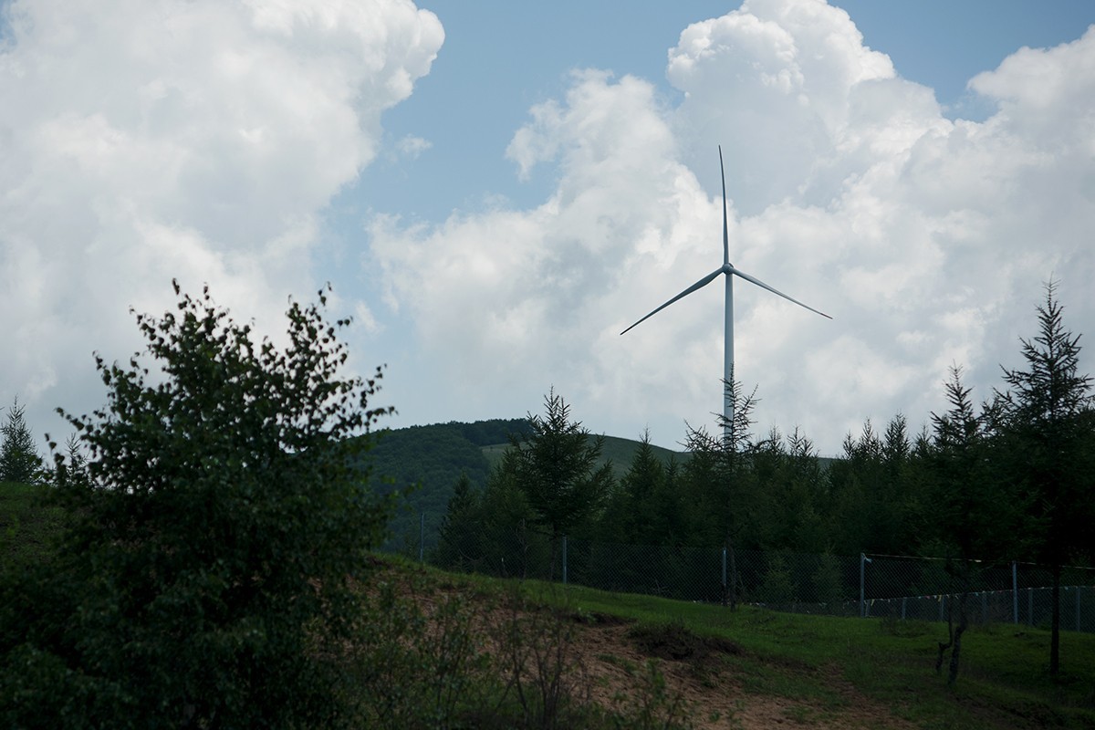 坝上正午的天空