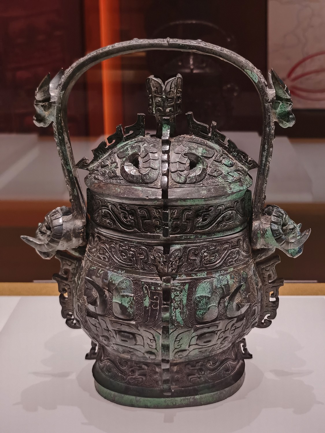 廣 東 省 博 物 館 掠 影