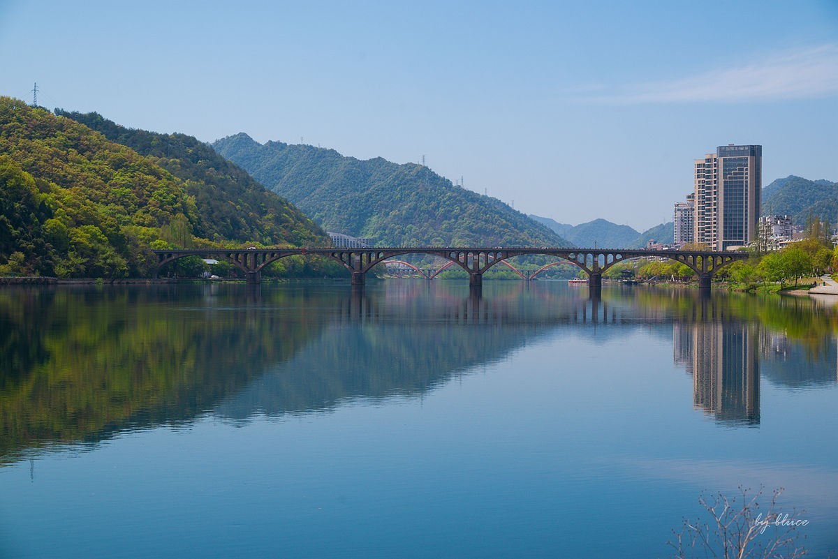新安江风光