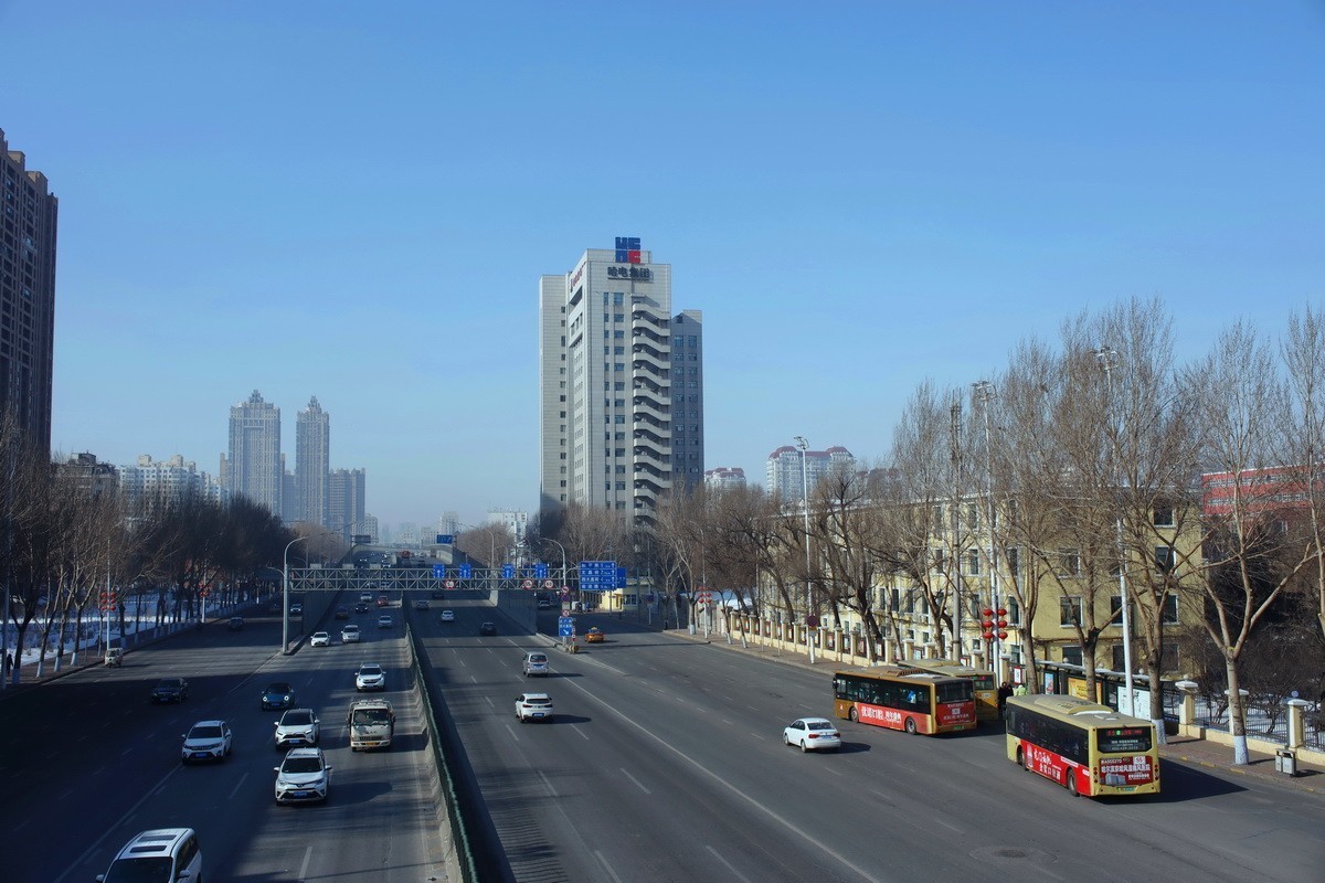 途径哈尔滨电机厂