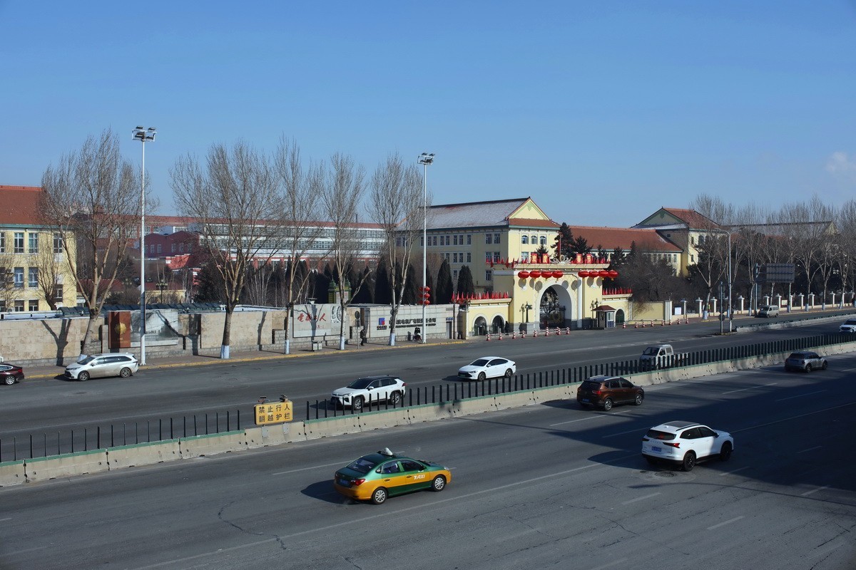 途径哈尔滨电机厂