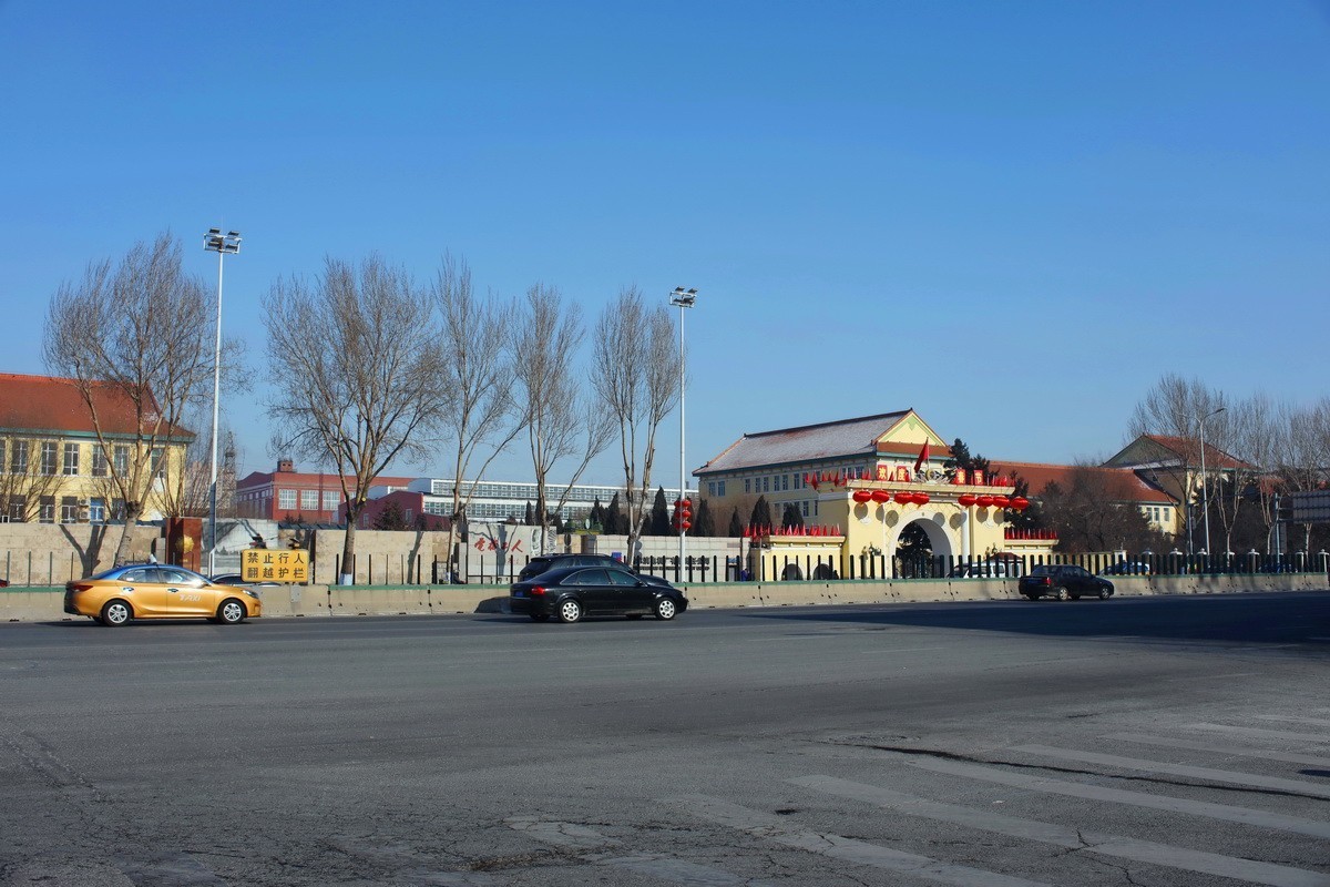 途径哈尔滨电机厂