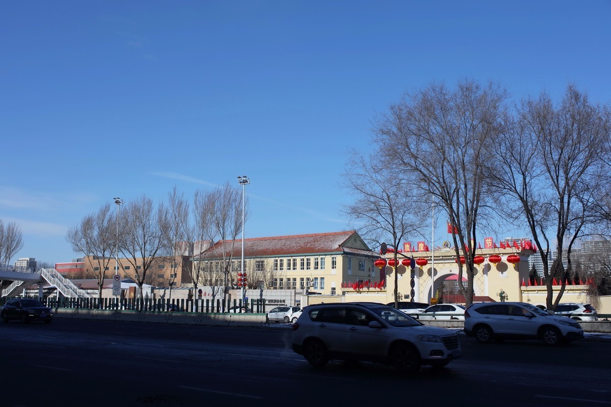 途径哈尔滨电机厂