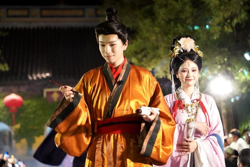 惠山古镇夜拍表演