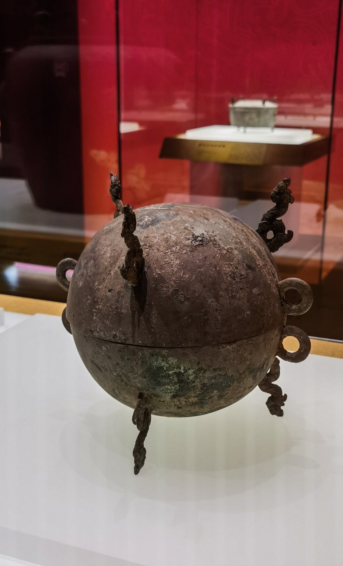 廣 東 省 博 物 館 掠 影